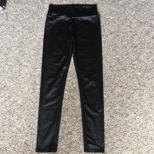 Shiny black pleather-like leggings